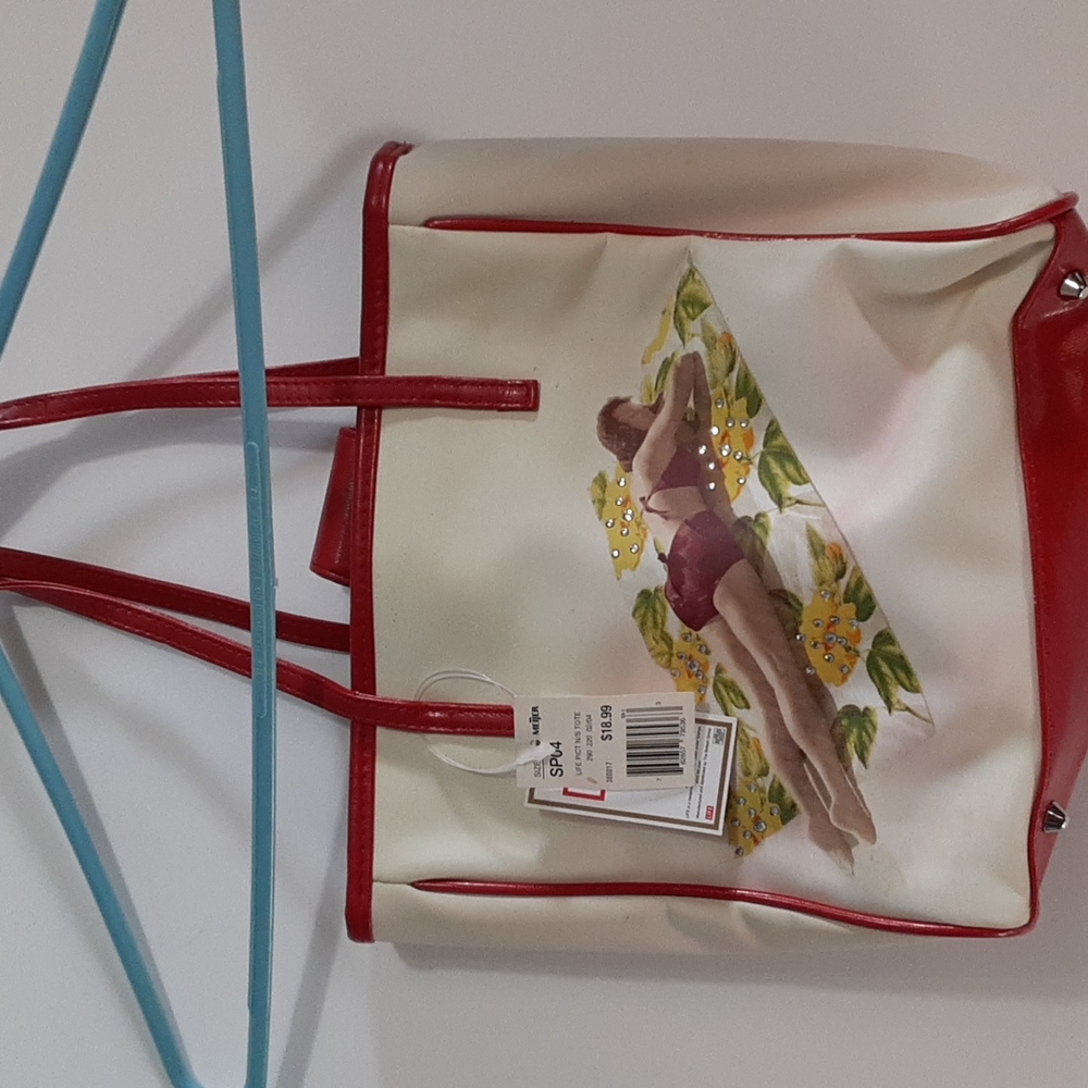 Life lady on beach blanket tote handbag